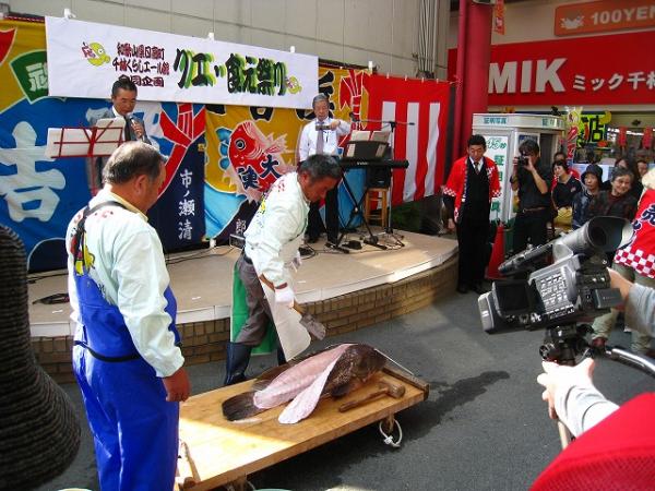 千林商店街にてクエの町をＰＲ